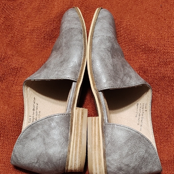 Beast Fashion Gray Flats pointed toe size 6 - Picture 6 of 7